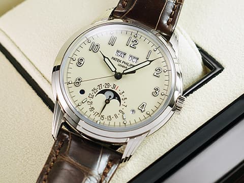 Patek philippe 百達翡麗 PP 5320G-001 18K白金材質 超複雜功能時計系列  當代“復古”風格 溫潤色澤的奶油白漆面盤 萬年曆 月相顯示 2020年保單 配件齊全&nbsp;自動上鍊 40mm