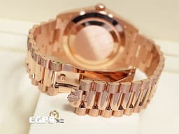 ROLEX 勞力士 Day-Date 40 DD40 蠔式 星期日曆型 228345RBR 永恆玫瑰金&nbsp;<font color="#fdc7aa">稀有赤鐵石英面盤【熔岩巧克力】原廠鑲嵌鑽石錶圈 梯形鑽石時標</font>&nbsp;228235&nbsp;<font color="#FF0000">2021年保卡</font>&nbsp;自動上鍊 40mm