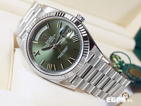 ROLEX 勞力士 Oyster Day-Date 40 蠔式 日期星期型 228239 紀念60周年 橄欖綠色面盤&nbsp;18K白金材質 DD40 經典三角坑紋錶框&nbsp;2021年新式保卡&nbsp;元首型（President）總統帶&nbsp;自動上鍊 40mm