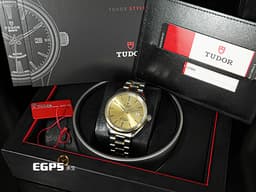 TUDOR 帝舵 Style 風尚 系列 12503&nbsp;<font color="#f3df5e">香檳金色面盤&nbsp; 18K黃金 半金款</font> 經典 大三針 <font color="#ff0000">半金腕錶超值首選&nbsp;2020年台灣公司貨</font>&nbsp;自動上鍊 38mm