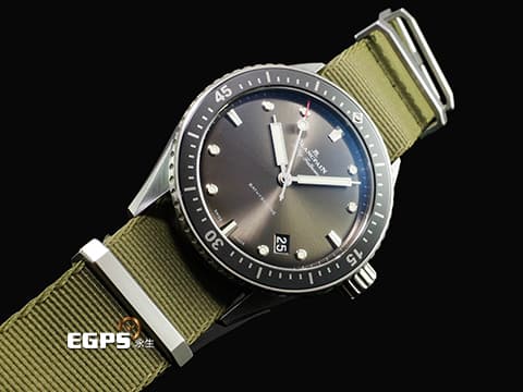 BLANCPAIN 寶珀 Fifty-Fathoms Bathyscaphe 五十噚系列 5000 1110 NAKA 不鏽鋼材質 單向旋轉磨砂緞面不鏽鋼錶圈 灰色流星放射飾紋面盤 2021年保卡&nbsp;自動上鍊 43mm