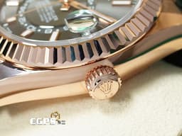 ROLEX 勞力士 Sky-Dweller 326235 蠔式 天行者 沙羅裝置 年曆錶 永恆玫瑰金 <font color="#FFFFFF">石板灰色面盤橡膠錶帶款 </font> <font color="#ff0000">2022年保單</font><font color="#FFFF33">&nbsp;</font>自動上鍊 42mm