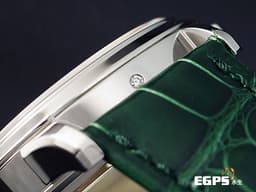 Patek Philippe PP 百達翡麗 複雜功能時計 5930P-001 PT950鉑金材質 5930 世界時間 日夜顯示 <font color=#82D900>綠色手工車花編織波紋面盤</font> Calatrava Cross折疊帶扣 <font color=#FF0000> 2022年保單 未使用蒐藏品 新錶訂價：3,472,000元</font> PP印記 自動上鍊 39.5mm