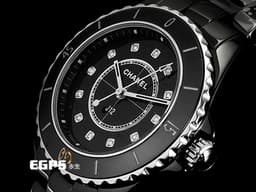 CHANEL 香奈兒 J12 H5701 <font color=#FF0000> 2024年保單 <font color=#FFFF33> 鑲嵌12顆鑽石時標 搭載高精準石英機芯 </font> </font> 黑色高科技精密陶瓷 黑色面盤 專利不鏽鋼蝴蝶扣 石英機芯 33mm