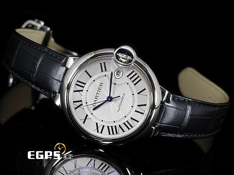 CARTIER 卡地亞 BALLON BLEU DE CARTIER 藍氣球 WSBB0039 不鏽鋼材質&nbsp;鍍銀雕紋錶盤 藍鋼劍形指針&nbsp;2025年保卡&nbsp;皮帶款 自動上鏈 40mm