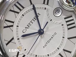 CARTIER 卡地亞 BALLON BLEU DE CARTIER 藍氣球 WSBB0039 不鏽鋼材質&nbsp;<font color="#05f0f0">鍍銀雕紋錶盤 藍鋼劍形指針</font>&nbsp;<font color="#FF0000">2025年保卡</font>&nbsp;皮帶款 自動上鏈 40mm
