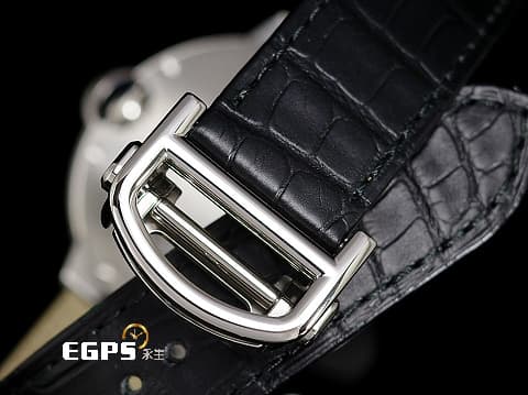 CARTIER 卡地亞 BALLON BLEU DE CARTIER 藍氣球 WSBB0039 不鏽鋼材質&nbsp;鍍銀雕紋錶盤 藍鋼劍形指針&nbsp;2025年保卡&nbsp;皮帶款 自動上鏈 40mm