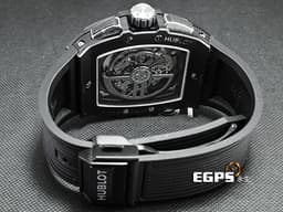 Hublot 宇舶 Spirit Of Big Bang Black Magic 42 大爆炸 靈魂系列 642.CI.0170.RX <font color="#ff00ff">黑色魔力 黑陶瓷 鈦金屬 </font> 計時碼表 酒桶型 鏤空面盤 <font color="#ff0000">2025年電子保單 僅試戴極新品</font> 自動上鍊 42mm