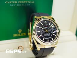 ROLEX 勞力士 Sky-Dweller 326238 蠔式 天行者 沙羅裝置 年曆錶 18K黃金材質 自動上鏈 <font color=#FF0000> Oysterflex橡膠錶帶 2022年新式綠卡  <font color=#FF0000> 放射紋亮黑面 </font>  </font> <font color=#FFFF33> 此錶歡迎各路錶友以PP、AP、勞力士 來店交換，本店將以最高價評估～</font> 42mm