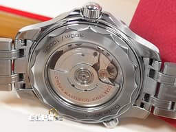 OMEGA 歐米茄 Seamaster Diver 300 海馬 21030422004001 <font color="#FFFFFF">白色波浪紋陶瓷面盤</font> 陶瓷錶圈 不鏽鋼 同軸擒縱 <font color="#FF0000">2023年保卡</font> 排氦氣閥 潛水錶 自動上鍊 42mm