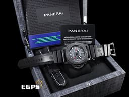 PANERAI 沛納海 Submersible Luna Rossa GMT PAM01039 兩地時間 <font color="#FF0000">美洲杯帆船賽 特別款 2022年保單</font> PAM1039 <font color="#0582f5">碳纖維複合物材質、高科技碳纖維船帆織紋面盤</font> 潛水腕 自動上鍊 47mm