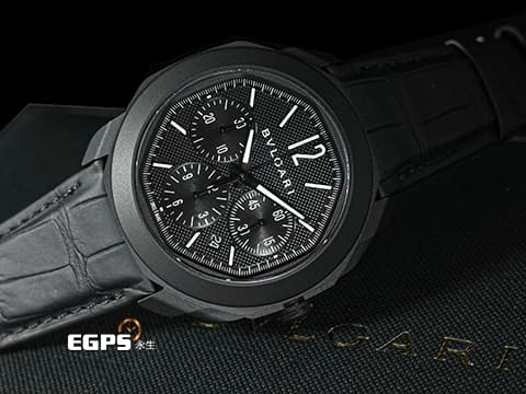 BVLGARI 寶格麗 Bulgari Octo Roma Chronograph 103932 黑色DLC塗層不鏽鋼&nbsp;黑色巴黎釘紋錶盤&nbsp;八角形多稜角設計外框 計時碼表&nbsp;2026年保卡 快拆錶帶系統 附原廠橡膠錶帶&nbsp;自動上鍊 42mm
