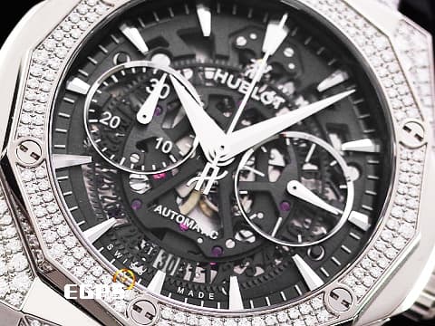 HUBLOT 宇舶 Classic Fusion 經典融合系列 鈦金屬材質&nbsp;法國當代藝術家 Richard Orlinski 聯名設計錶款&nbsp;525.NX.0170.RX.1804.ORL18 原鑲鑽錶 原廠鑲嵌天然美鑽312顆，共約2.04克拉 鏤空面盤 自動上鍊 計時碼錶 45mm