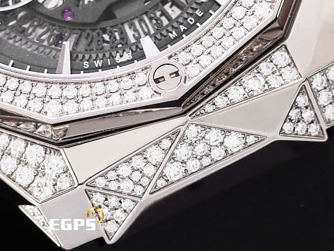 HUBLOT 宇舶 Classic Fusion 經典融合系列 鈦金屬材質&nbsp;法國當代藝術家 Richard Orlinski 聯名設計錶款&nbsp;525.NX.0170.RX.1804.ORL18 原鑲鑽錶 原廠鑲嵌天然美鑽312顆，共約2.04克拉 鏤空面盤 自動上鍊 計時碼錶 45mm