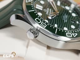 OMEGA 歐米茄 Seamaster 海馬系列 21032422010001 <font color="#008800">綠海馬 綠色面盤、綠色陶瓷錶圈</font> 同軸擒縱 <font color="#FF0000">2025年保單</font> 排氦氣閥 潛水錶 自動上鍊 42mm