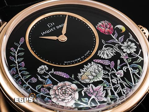 Jaquet Droz 雅克德羅 JD錶 ATELIERS D'ART 藝術工坊系列 J005013215 18K玫瑰金材質 縞瑪瑙珍珠母貝工藝腕錶
 2023年保單 新錶訂價：1,432,000元&nbsp;栩栩如生的小花園配上蝴蝶與微笑月亮 如詩如畫的呈現了春季的夜晚 自動上鏈 39mm