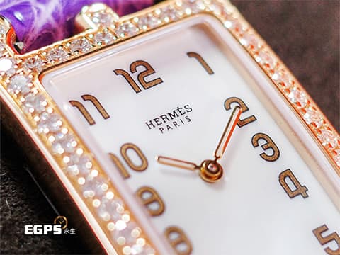 HERMES 愛馬仕 Cape Cod Nantucket系列 18K玫瑰金材質 玫瑰金色指針  白色珍珠母貝面盤 NA2.271.213 原廠鑲嵌56顆頂級天然美鑽外框&nbsp;石英腕錶 20x27mm