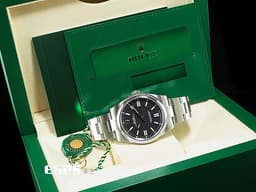 ROLEX 勞力士 Oyster Perpetual 41 蠔式恆動型 124300 <font color="#e7f7f8">亮黑色太陽紋放射面盤</font> OP41 大三針 不鏽鋼材質 <font color="#ff0000">2023年保卡</font> 自動上鍊 41mm