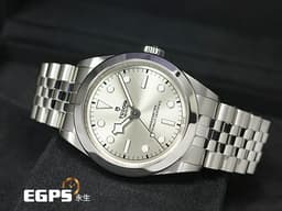 TUDOR 帝舵 Black Bay 79660 碧灣 雪花指針 不鏽鋼材質 <font color=#e6e1cb>淺香檳色放射紋面盤</font> <font color=#FF0000>2025年保卡 「T-fit」快調錶扣 </font> 自動上鍊 39mm