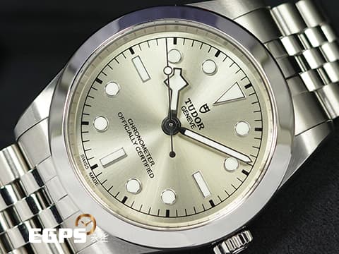TUDOR 帝舵 Black Bay 79660 碧灣 雪花指針 不鏽鋼材質 淺香檳色放射紋面盤 2025年保卡 「T-fit」快調錶扣  自動上鍊 39mm