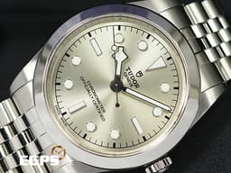 TUDOR 帝舵 Black Bay 79660 碧灣 雪花指針 不鏽鋼材質 <font color=#e6e1cb>淺香檳色放射紋面盤</font> <font color=#FF0000>2025年保卡 「T-fit」快調錶扣 </font> 自動上鍊 39mm