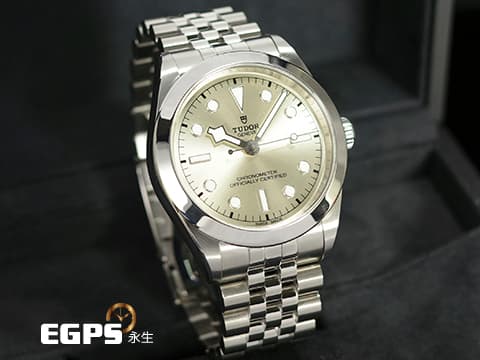 TUDOR 帝舵 Black Bay 79660 碧灣 雪花指針 不鏽鋼材質 淺香檳色放射紋面盤 2025年保卡 「T-fit」快調錶扣  自動上鍊 39mm