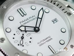 PANERAI 沛納海 Submersible QuarantaQuattro Bianco PAM1223 磨砂不鏽鋼材質 PAM01223 <font color="#05f0f0">白色面盤 潛水計時外圈</font> <font color="#FF0000">2025年保卡</font>&nbsp;潛水錶 自動上鍊 42mm