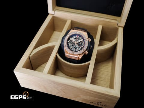 HUBLOT 宇舶 Big Bang Unico 大爆炸 King Gold Diamonds 王金 玫瑰金 飛返 計時碼表 411.OX.1180.RX.1104 鏤空面盤 原廠鑲嵌114顆鑽石錶圈（共重1.92ct）&nbsp;2023年保單 官方新錶訂價：1,421,400元&nbsp;自動上鍊 45mm