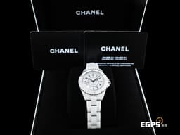 CHANEL 香奈兒 J12 Caliber 12.2系列 White Ceramic H5699 <font color=#F0F0F0>白陶瓷</font> 經典 大三針 專利不鏽鋼蝴蝶扣 <font color=#FF0000>新機芯 透明錶背 2025年保單</font> 自動上鍊 33mm