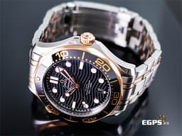 OMEGA 歐米茄 Seamaster 海馬 潛水300米系列 21020422001001 <font color="#FFFFFF">陶瓷波浪紋黑色面盤、玫瑰金黑色單向旋轉陶瓷錶圈 </font> 同軸擒縱 <font color="#FF0000">玫瑰金半金 鍊帶款 2022年保單 </font> 自動上鍊 42mm