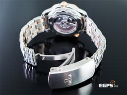 OMEGA 歐米茄 Seamaster 海馬 潛水300米系列 21020422001001 <font color="#FFFFFF">陶瓷波浪紋黑色面盤、玫瑰金黑色單向旋轉陶瓷錶圈 </font> 同軸擒縱 <font color="#FF0000">玫瑰金半金 鍊帶款 2022年保單 </font> 自動上鍊 42mm