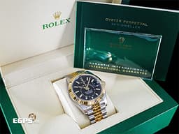 ROLEX 勞力士 Sky-Dweller 326933 蠔式 天行者 <font color="#6e6e6e">黑色面盤</font> 沙羅系統 年曆錶 兩地時區&nbsp;<font color="#f9df80">18K黃金 半金款</font>&nbsp;經典三角坑紋外圈&nbsp;<font color="#FF0000">2021年保單 紀念型（Jubilee）五銖錶帶&nbsp;</font>自動上鍊 42mm