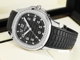Patek Philippe 百達翡麗 PP錶 Aquanaut 5267 海底探險家 5267/200A-001 黑色面盤 不鏽鋼材質 <font color="#05f0f0">橡膠錶帶款  原鑲鑽圈(48顆鑽石：約1.11克拉)&nbsp;</font><font color="#ff0000">2025年保單</font> 石英機芯&nbsp;38.8mm