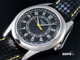 Patek Philippe 百達翡麗 PP錶 Calatrava系列 6007G-001 <font color="#9c9893">烏木黑色中央「碳纖維」浮雕圖案面盤</font>&nbsp;大三針 <font color="#FFD700">黃色秒針、三角形刻度</font> 18K白金材質 <font color="#FF0000">2026年保單</font> 自動上鍊 40mm