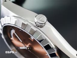 TUDOR 帝舵 ROYAL Day Date 28600 皇家系列 28600-0009 不鏽鋼材質 <font color="#FFA488">鮭魚色錶面 立體羅馬數字時標 </font> 切割坑紋與磨光飾面間隔錶圈 <font color="#FF0000">2025年新式保卡</font> 自動上鍊 41mm