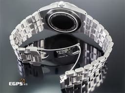 TUDOR 帝舵 ROYAL Day Date 28600 皇家系列 28600-0009 不鏽鋼材質 <font color="#FFA488">鮭魚色錶面 立體羅馬數字時標 </font> 切割坑紋與磨光飾面間隔錶圈 <font color="#FF0000">2025年新式保卡</font> 自動上鍊 41mm