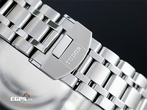 TUDOR 帝舵 ROYAL Day Date 28600 皇家系列 28600-0009 不鏽鋼材質 鮭魚色錶面 立體羅馬數字時標  切割坑紋與磨光飾面間隔錶圈 2025年新式保卡 自動上鍊 41mm