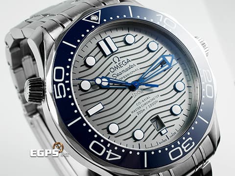 OMEGA 歐米茄 Seamaster Diver 300 海馬 21030422006001&nbsp;銀色波浪紋面盤 藍色陶瓷外圈 不鏽鋼 同軸擒縱 2021年台灣公司貨 另附客製化橡膠錶帶 排氦氣閥 潛水錶 自動上鍊 42mm