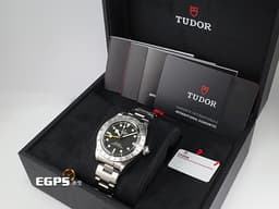 TUDOR 帝舵 Black Bay Pro 碧灣 79470-0001 黑色面盤 冒險家 GMT <font color=#FFD700>黃色兩地時間指針</font> 不鏽鋼 復古 雪花針  鍊帶款 <font color=#FF0000> 2024年保卡 </font> 自動上鍊 39mm