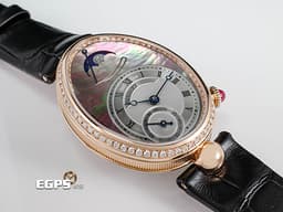 BREGUET 寶璣 Reine de Naples 8908 那不勒斯 原鑲鑽錶 18K玫瑰金材質 8908BR <font color=#e8e8e6>大溪地珍珠貝母面盤 原鑲128顆鑽石錶圈、錶殼 原鑲鑽石錶扣</font> <font color=#FF0000>月相顯示 新錶參考訂價：1,417,000元 </font> 自動上鍊 36.5 × 28.45mm