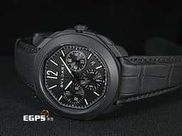 BVLGARI 寶格麗 Bulgari Octo Roma Chronograph 103932 <font color="#545454">黑色DLC塗層不鏽鋼&nbsp;黑色巴黎釘紋錶盤</font><font color="#05f0f0">&nbsp;</font>八角形多稜角設計外框 計時碼表&nbsp;<font color="#FF0000">2026年保卡 快拆錶帶系統 附原廠橡膠錶帶</font>&nbsp;自動上鍊 42mm