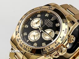 ROLEX 勞力士 Cosmograph Daytona 宇宙計時型 迪通拿 126508G <font color=#4F4F4F>亮黑色錶面</font>搭配<font color=#f5dea8>金色計時盤 原廠鑽石時標</font> 126508 G 計時碼表  <font color=#FF0000>2025年新式保卡</font> 賽車錶 自動上鍊 40mm