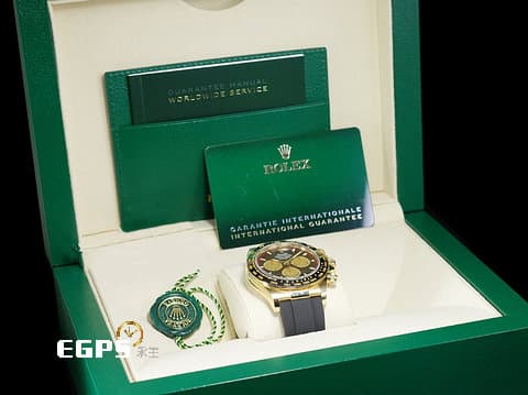 ROLEX 勞力士 Daytona 126518LN 126518 LN 迪通拿 計時碼表 18K黃金材質 陶瓷錶圈 黑底黃金圈熊貓面盤 最!最!最!新款快調錶扣!!! 金色指針 保羅紐曼面盤 2024年保單  歡迎各路錶友以 PP、AP、勞力士 來店交換，本店將以最高價評估～ 賽車錶 自動上鍊 40mm