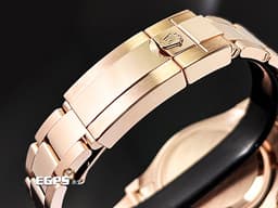 ROLEX 勞力士 Cosmograph Daytona 宇宙計時型 迪通拿 126505 <font color="#9c9893">亮黑色</font>搭配<font color="#FFE6D9">Sundust 日亮金計時盤</font> 計時碼表 <font color="#FF0000">新款4131機芯 2024年保卡</font> 永恆玫瑰金 賽車錶 自動上鍊 40mm
