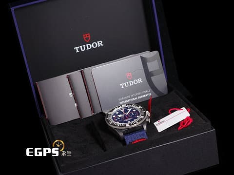 TUDOR 帝舵 Pelagos FXD Chrono "Alinghi Red Bull Racing" 領潛型 25807KN-0001 計時碼表 黑色碳複合材質錶殼+鈦金屬 25807 KN 阿靈基紅牛帆船隊特別版 2023年保卡 自動上鍊 43mm