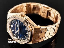 Audemars Piguet 愛彼 AP錶 Royal Oak 皇家橡樹 77451OR.ZZ.1361OR.04 18K玫瑰金材質 <font color="#a9c1ce">午夜藍色Grande Tapisserie錶盤</font><font color="#e2e2e2">&nbsp;40顆原廠鑲嵌美鑽錶圈（約重0.71克拉）</font><font color="#ff0000">2023年新式保卡</font>&nbsp;自動上鍊 34mm