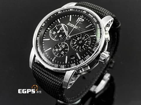 Audemars Piguet AP 愛彼錶 26393 NB 煙燻灰色錶面 CODE 11.59系列，中層錶殼為皇家橡樹八角形錶身，鏤空的錶耳與纖薄的圓形錶圈相連，折射入雙曲面錶鏡的光芒，圓融的線條中帶有幾何的豐富層次，任何角度都值得細細玩味 2022保單   白K金與黑色陶瓷材質 飛返計時碼錶 自動上鍊 41mm