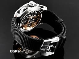 Audemars Piguet AP 愛彼錶 26393 NB 煙燻灰色錶面 <font color="#FF0000">CODE 11.59系列，中層錶殼為皇家橡樹八角形錶身，鏤空的錶耳與纖薄的圓形錶圈相連，<font color="#FFFF33">折射入雙曲面錶鏡的光芒，圓融的線條中帶有幾何的豐富層次，任何角度都值得細細玩味 2022保單 </font> </font> <font color="#FFE4E1">白K金與黑色陶瓷材質</font> 飛返計時碼錶 自動上鍊 41mm