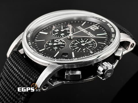 Audemars Piguet AP 愛彼錶 26393 NB 煙燻灰色錶面 CODE 11.59系列，中層錶殼為皇家橡樹八角形錶身，鏤空的錶耳與纖薄的圓形錶圈相連，折射入雙曲面錶鏡的光芒，圓融的線條中帶有幾何的豐富層次，任何角度都值得細細玩味 2022保單   白K金與黑色陶瓷材質 飛返計時碼錶 自動上鍊 41mm