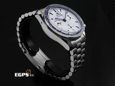 OMEGA 歐米茄 Speedmaster 超霸系列 52230385004001 向米蘭科爾蒂納2026年冬奧致敬 淡藍色冰霜質感塗層白色面盤&nbsp;不鏽鋼材質 2025年保卡&nbsp;同軸擒縱 自動上鏈 38mm
